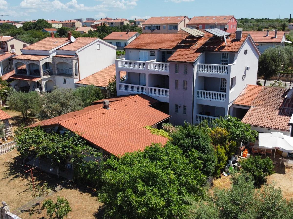 Apartments Jozic Peroj Exterior foto