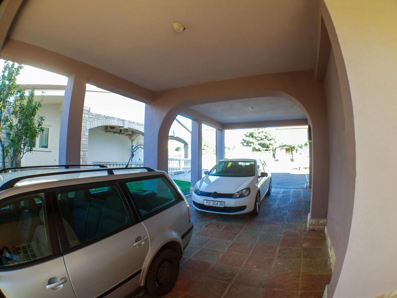 Apartments Jozic Peroj Exterior foto