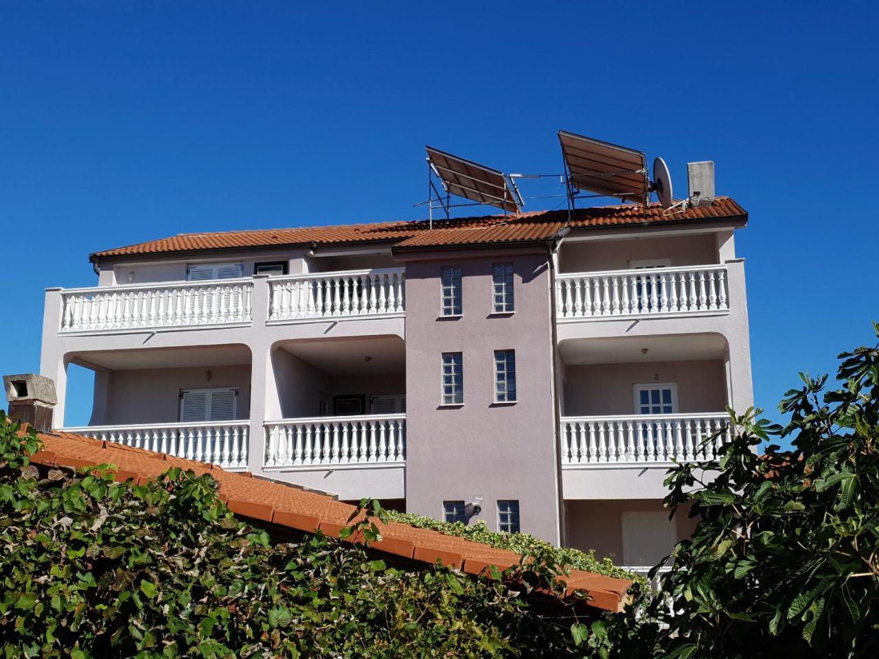 Apartments Jozic Peroj Exterior foto