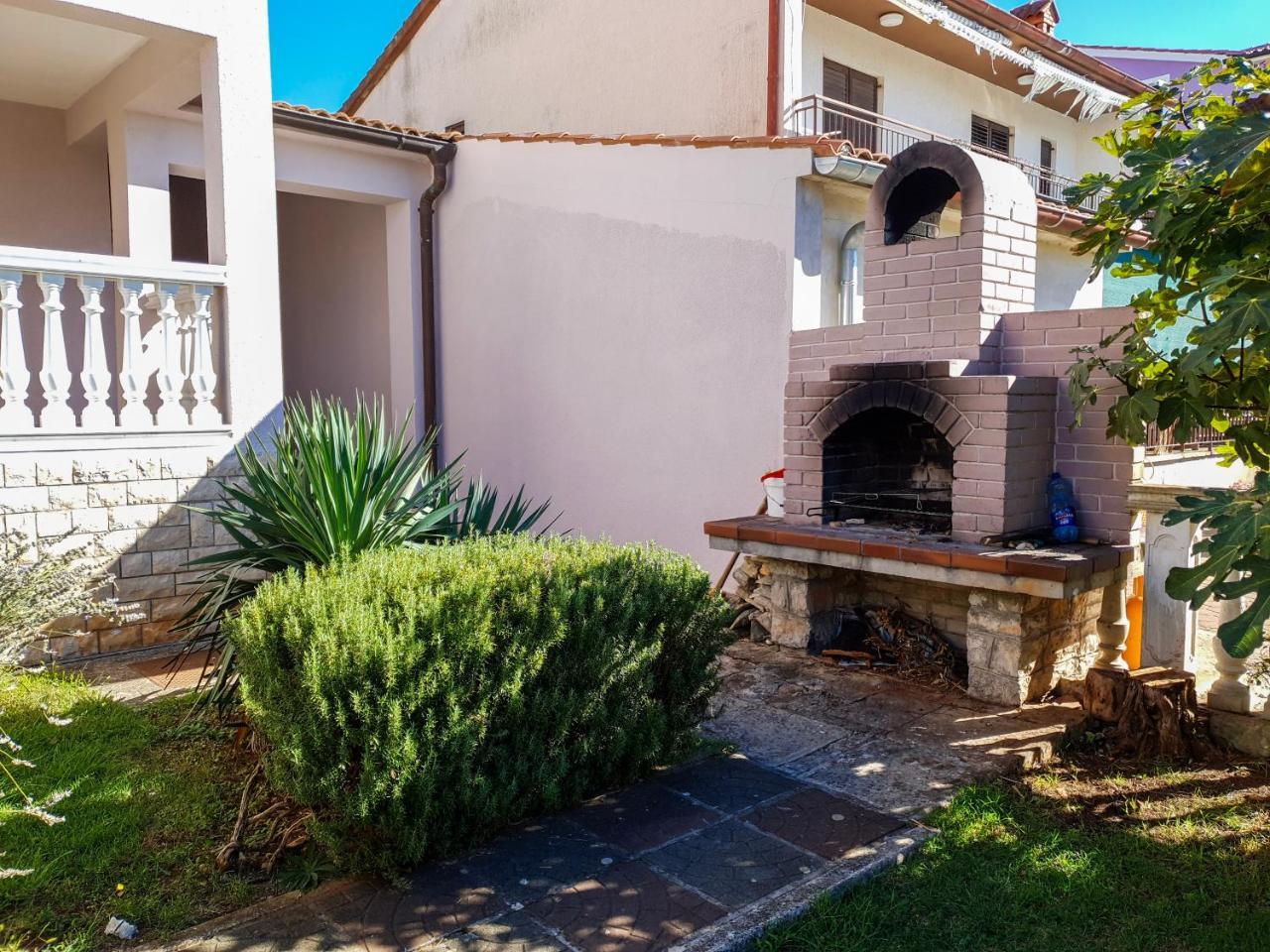 Apartments Jozic Peroj Exterior foto
