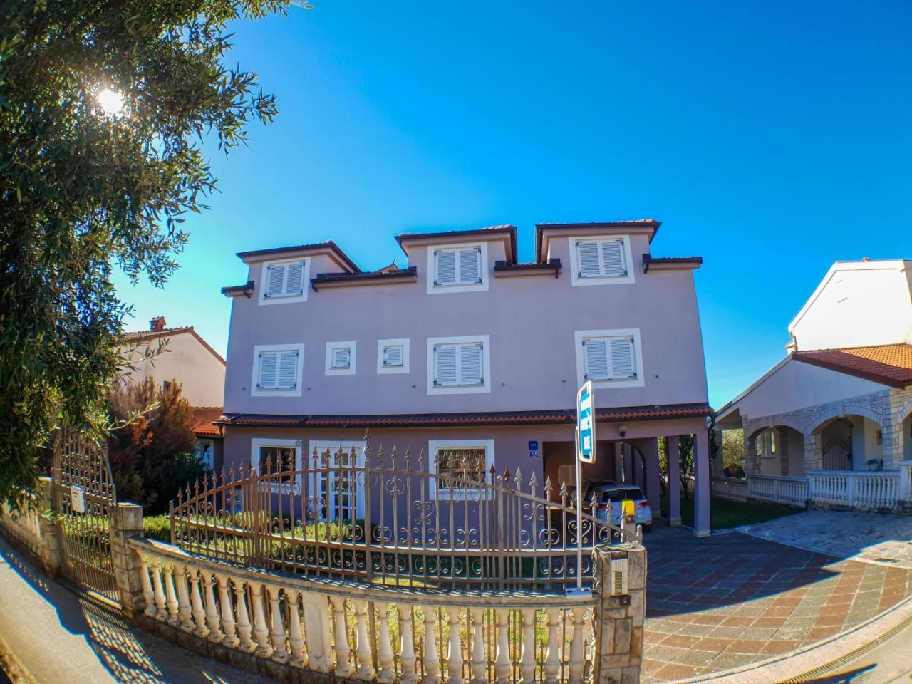 Apartments Jozic Peroj Exterior foto